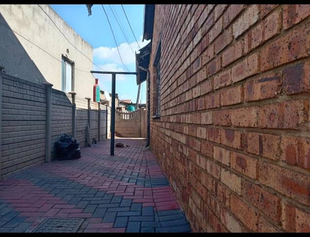 3 BEDROOM FREESTANDING FOR SALE IN KWAGUQA